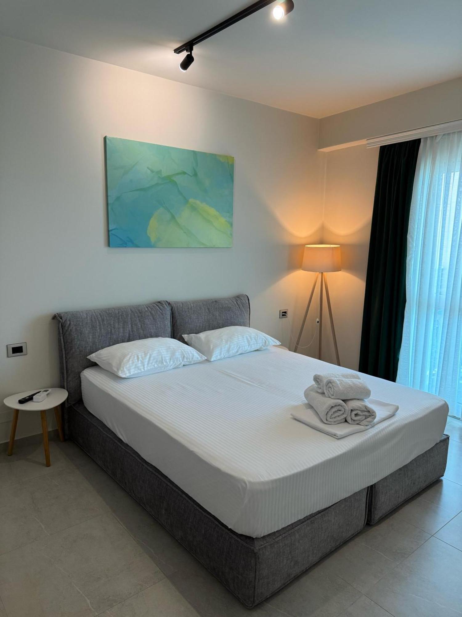 Stay-Five Rooms & Apartments Shkodër Eksteriør bilde